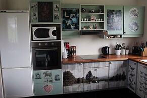 Stóri-Bakki Guesthouse with hot tub