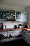 Stóri-Bakki Guesthouse with hot tub