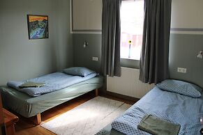 Stóri-Bakki Guesthouse with hot tub