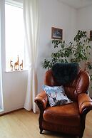 Stóri-Bakki Guesthouse with hot tub