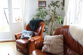 Stóri-Bakki Guesthouse with hot tub