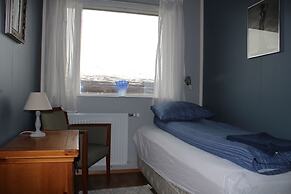 Stóri-Bakki Guesthouse with hot tub