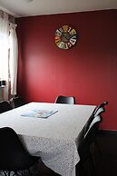 Stóri-Bakki Guesthouse with hot tub