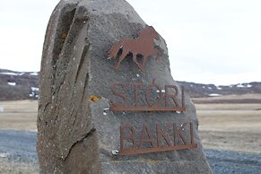 Stóri-Bakki Guesthouse with hot tub