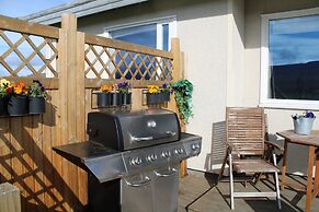 Stóri-Bakki Guesthouse with hot tub