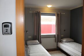 Stóri-Bakki Guesthouse with hot tub