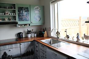 Stóri-Bakki Guesthouse with hot tub