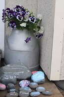 Stóri-Bakki Guesthouse with hot tub