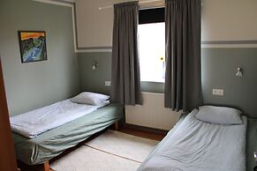 Stóri-Bakki Guesthouse with hot tub