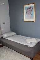 Stóri-Bakki Guesthouse with hot tub