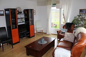 Stóri-Bakki Guesthouse with hot tub