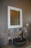 Stóri-Bakki Guesthouse with hot tub