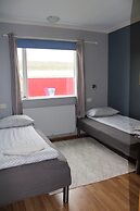 Stóri-Bakki Guesthouse with hot tub