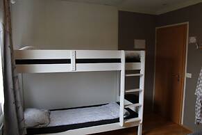 Stóri-Bakki Guesthouse with hot tub