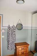 Stóri-Bakki Guesthouse with hot tub