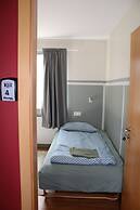 Stóri-Bakki Guesthouse with hot tub