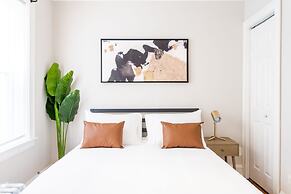 1BR Getaway Apt Modern in Lincoln Square