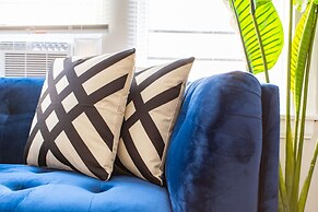 1BR Getaway Apt Modern in Lincoln Square