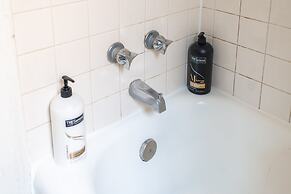 1BR Getaway Apt Modern in Lincoln Square