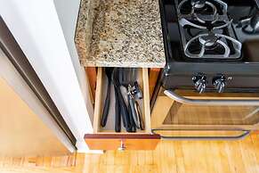 1BR Getaway Apt Modern in Lincoln Square