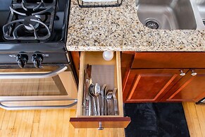1BR Getaway Apt Modern in Lincoln Square
