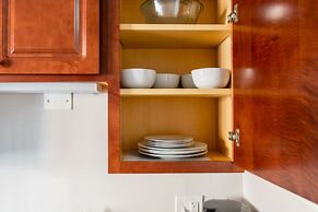 1BR Getaway Apt Modern in Lincoln Square