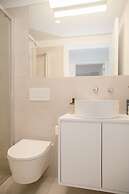 Liiiving - Modern & Glam Apartment M