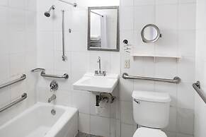 Sherry Frontenac Oceanfront Hotel