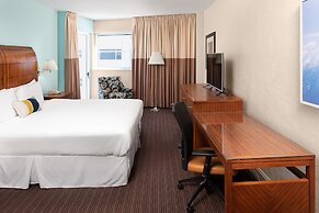 Sherry Frontenac Oceanfront Hotel