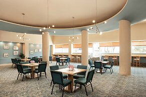 Sherry Frontenac Oceanfront Hotel