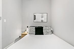 Comfy & Stylish 2BR 1BA in West Town