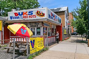 Comfy & Stylish 2BR 1BA in West Town