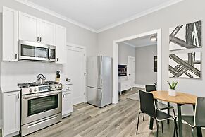 Comfy & Stylish 2BR 1BA in West Town