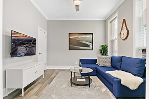 Comfy & Stylish 2BR 1BA in West Town