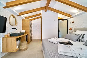 VISTA DEL PORTO LUXURY SUITES