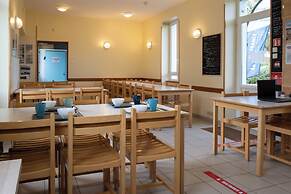 Auberge de Jeunesse HI Genets