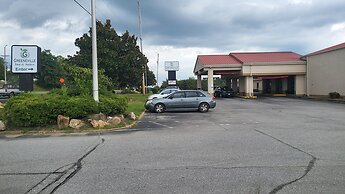 Greeneville Inn and Suites