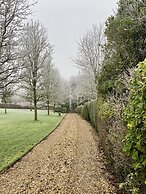 Spacious 5-bed Stable Conversion in Wiltshire