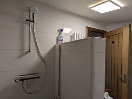 Cozy Cottage Close to Haworth Sleeps 2 With Garden