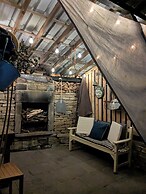 Cozy Cottage Close to Haworth Sleeps 2 With Garden