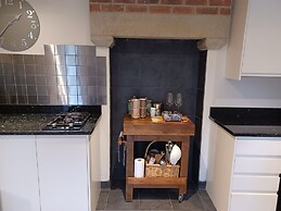 Cozy Cottage Close to Haworth Sleeps 2 With Garden
