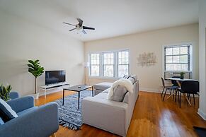 3BR Amazing Apt with Parking in Logan Sq