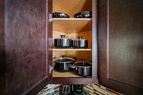 3BR Amazing Apt with Parking in Logan Sq