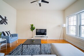 3BR Amazing Apt with Parking in Logan Sq