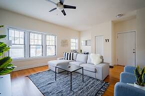 3BR Amazing Apt with Parking in Logan Sq