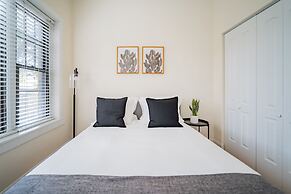 3BR Amazing Apt with Parking in Logan Sq