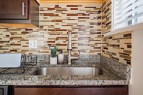 3BR Amazing Apt with Parking in Logan Sq