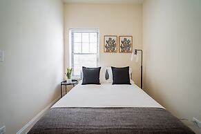 3BR Amazing Apt with Parking in Logan Sq