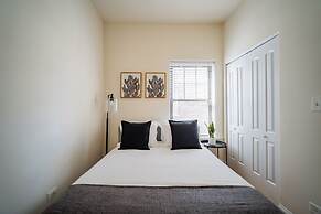 3BR Amazing Apt with Parking in Logan Sq