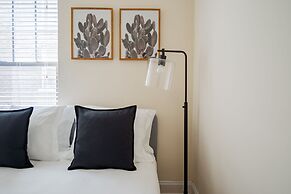 3BR Amazing Apt with Parking in Logan Sq